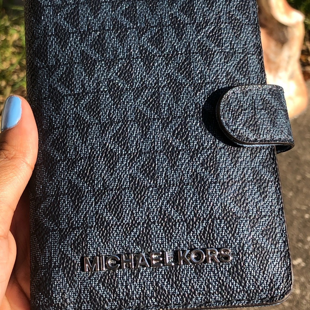 Nearly brand new mini Micheal Kors Wallet